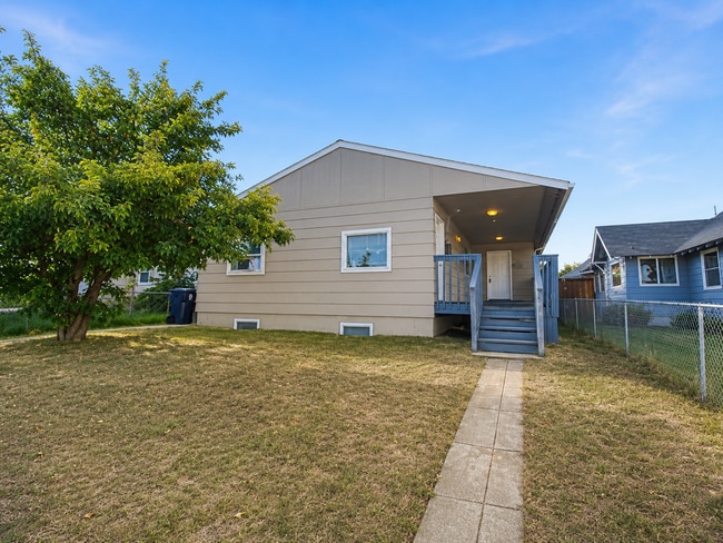 Building Photo - 623 E Sanson Ave Unit 623