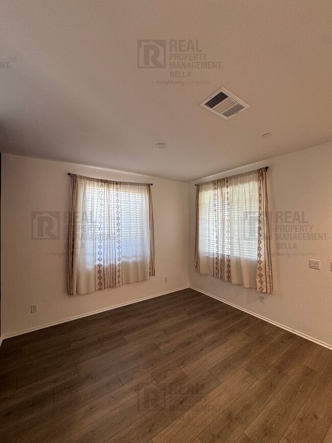 Photo - 2807 Moonshimmer St