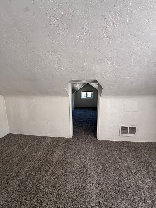 424 S Grape St Unit 3