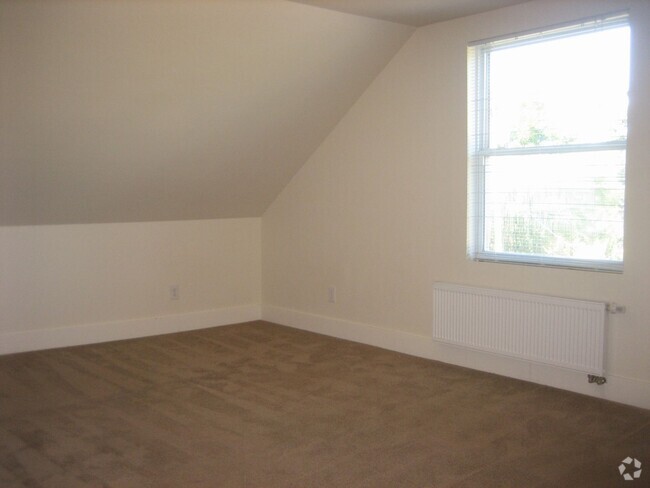Building Photo - 8830 Unit 3-C Rental