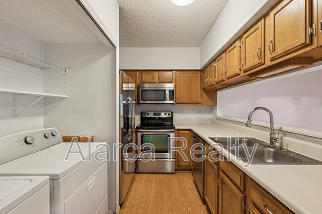 Photo - 19901 Henderson Rd Unit G