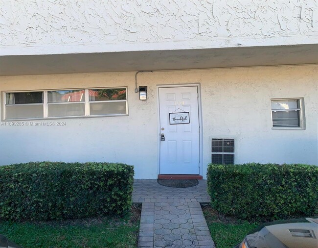 Photo - 361 S Hollybrook Dr Condominio Unidad 104