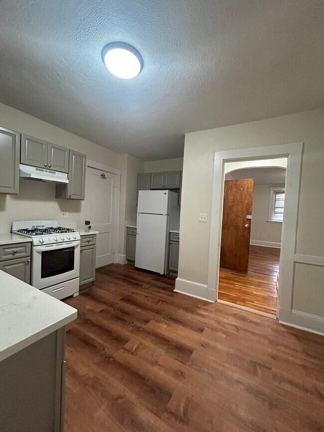 Photo - 8 Lakeville Rd Unit 1