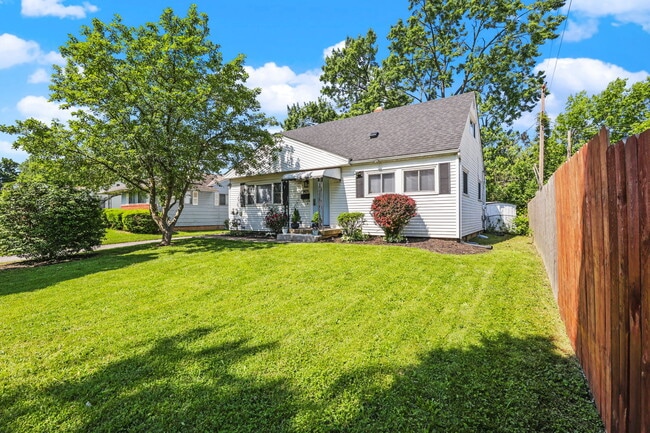 Photo - 1405 Coburg Rd