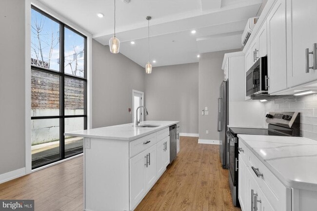 Photo - 2034 N Front St Unit 2