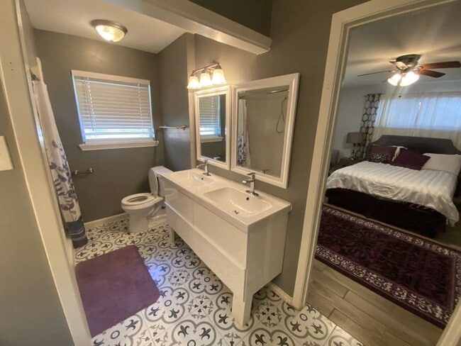 Photo - 5566 Beechnut St