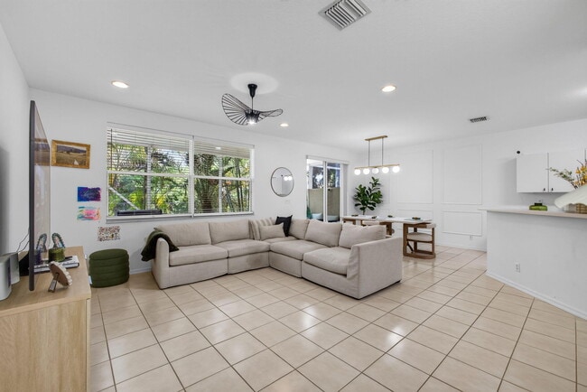 9181 Villa Palma Ln