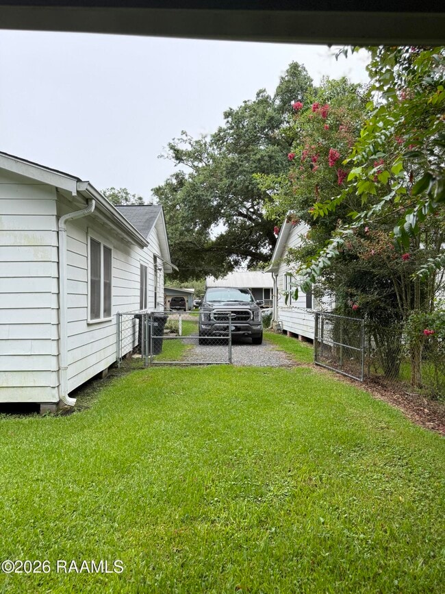 Photo - 611 Everette St