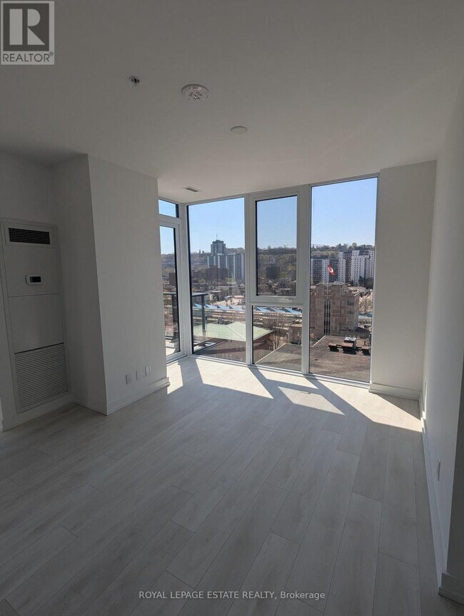 Photo - 75 James St S Unit 1014