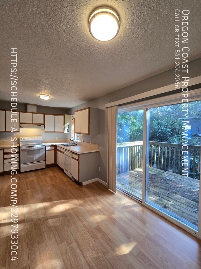 Photo - 131 Ainslee Ave Unit B