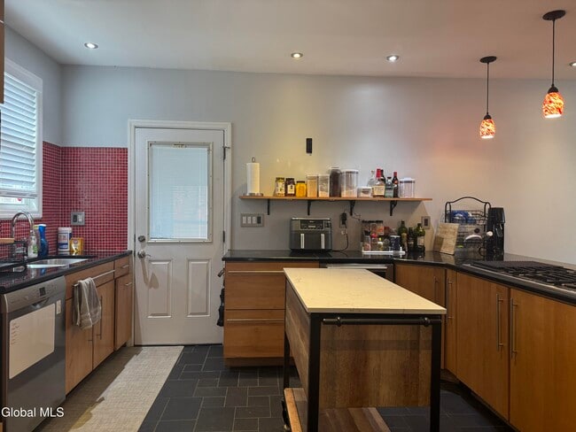 Photo - 186 S Allen St