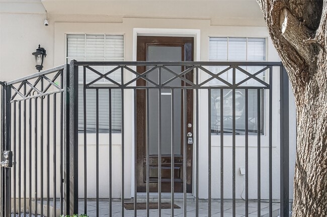 Photo - 105 Detering St