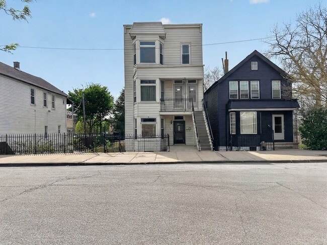 Building Photo - 9046 S Brandon Ave Unit 3