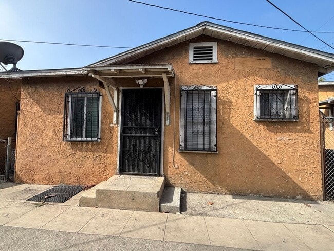 Building Photo - 1817 E 70th St Unit 1817 1/4