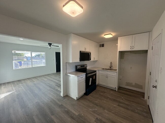 Photo - 390 W Lindbergh Ave