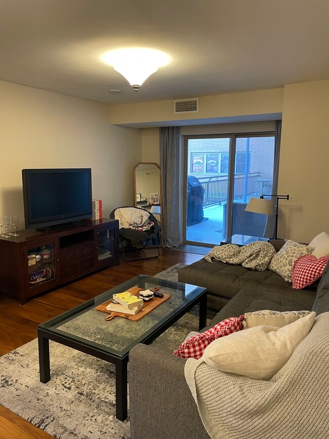 Living Room - 332 S Linn St Unit 211