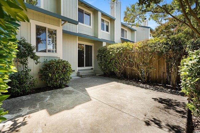 Photo - 7 Meridian Cir