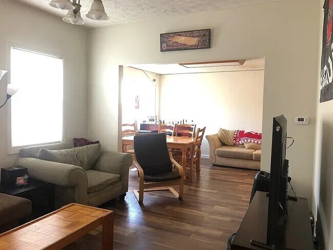 Photo - 207 E 2nd St