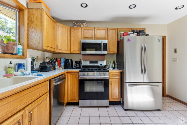 Building Photo - 27 Murray Hill Rd Unit 2 Rental