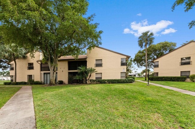 Building Photo - 3757 Cocoplum Cir Unit 3567