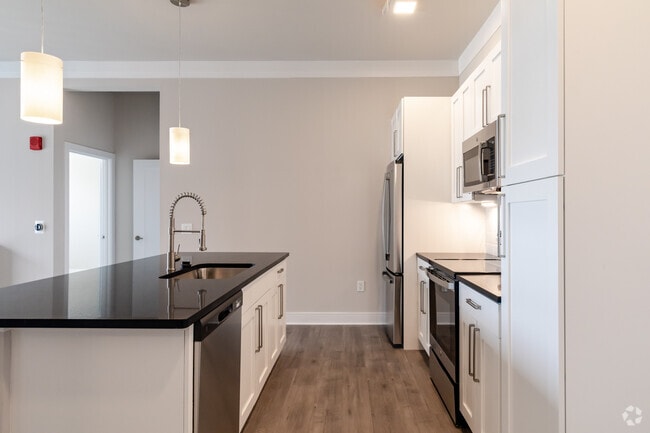 2BR, 2BA - Kitchen