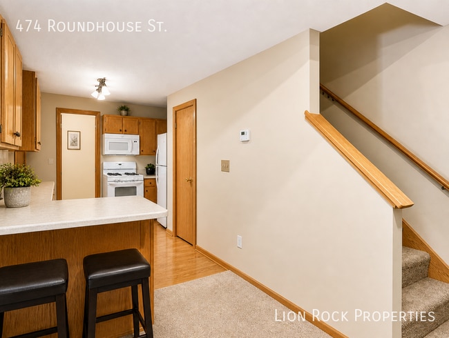 Photo - 474 Roundhouse St
