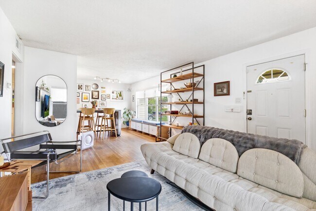 Photo - 3 Bedroom/1.5 Bath Wilshire Terrace