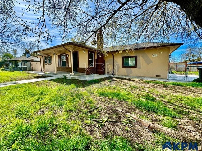 Building Photo - 2037 Lake Dr Rental