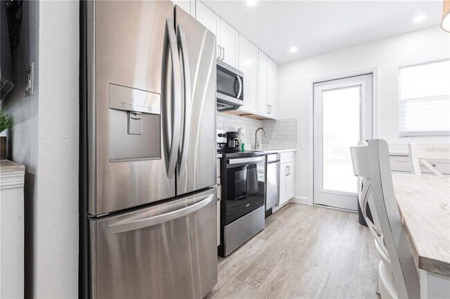 Photo - 6020 Midnight Pass Rd