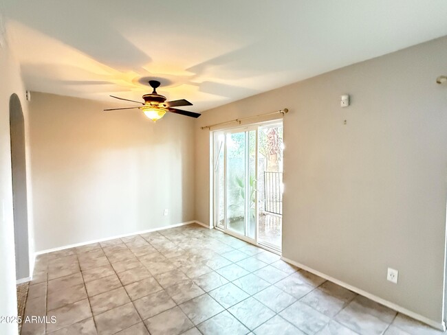 Photo - 2232 W Lindner Ave