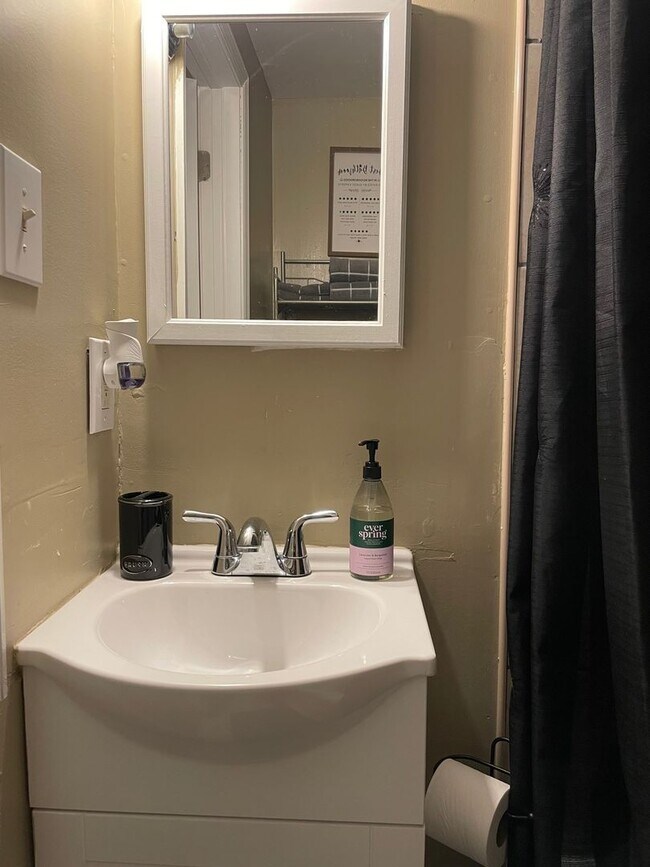 Photo - 1103 W 7th St