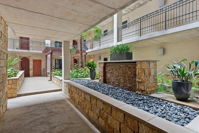 Photo - 1812 West Ave Unit 200