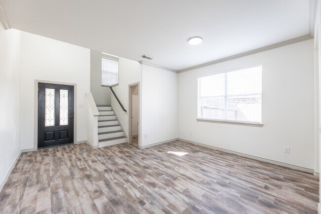 32506 Rosella Ln