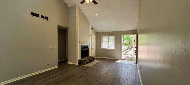 Photo - 966 Amberly Dr
