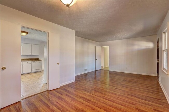 Photo - 2578 Five Forks Trickum Rd SW