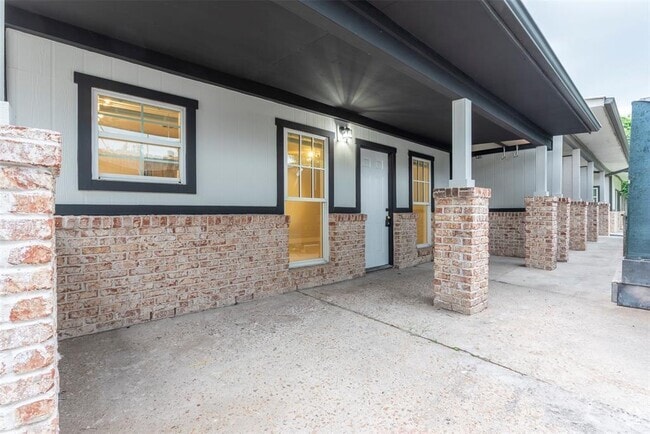 Building Photo - 2127 Maximilian St Unit 1 Rental