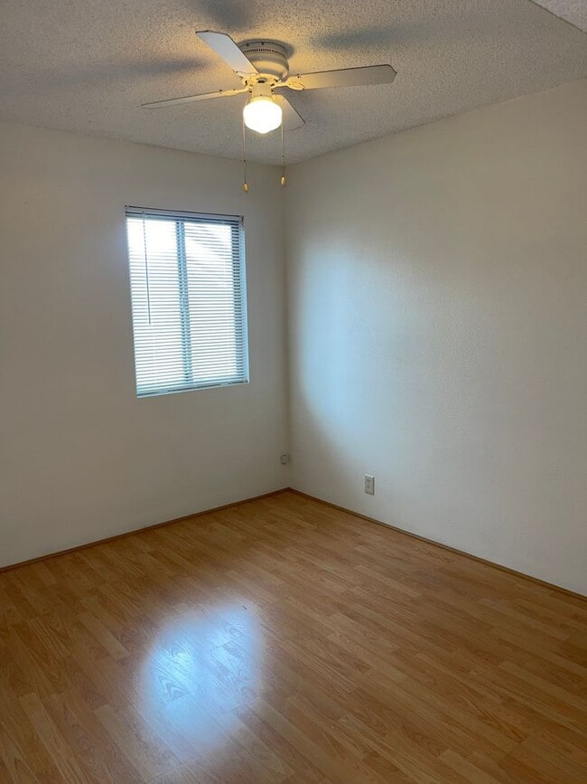 Photo - 3 Bed 1.5 Bath Duplex