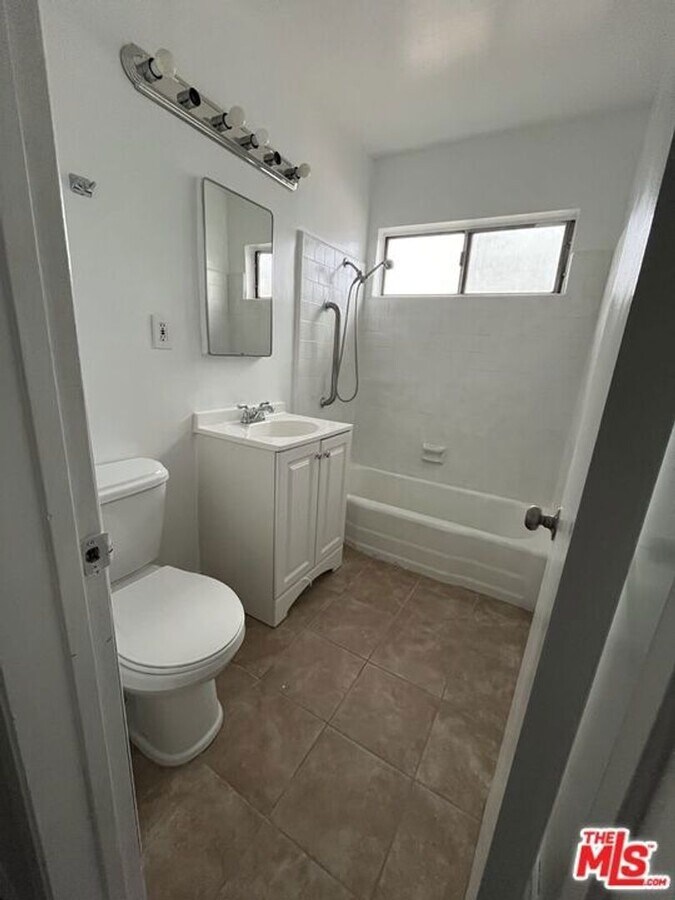 Photo - 825 E 28th St Unit 7