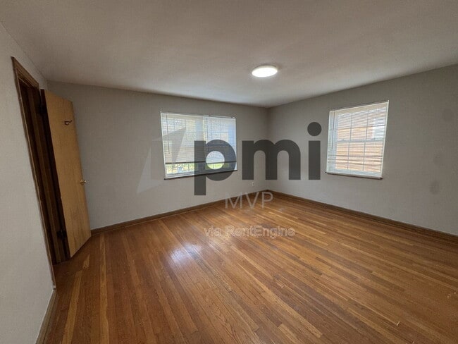 Photo - 2135 Ridgeview Rd