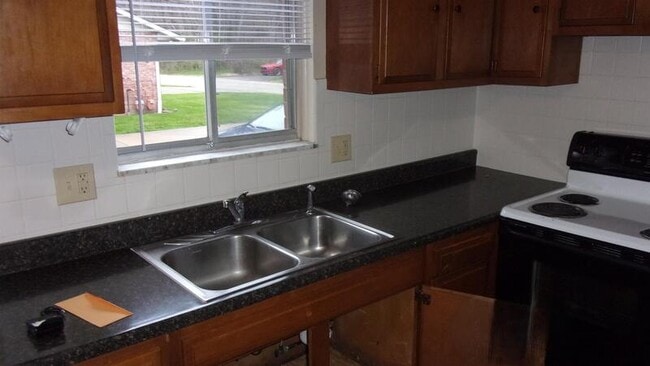 Photo - 460 Laurel Dr