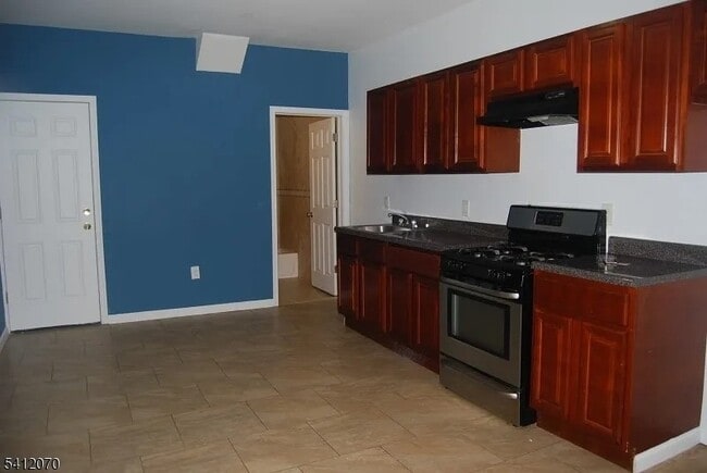 Building Photo - 29 Alexander St Unit 3