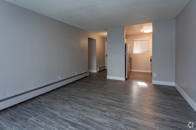 1BR, 1BA - 617SF