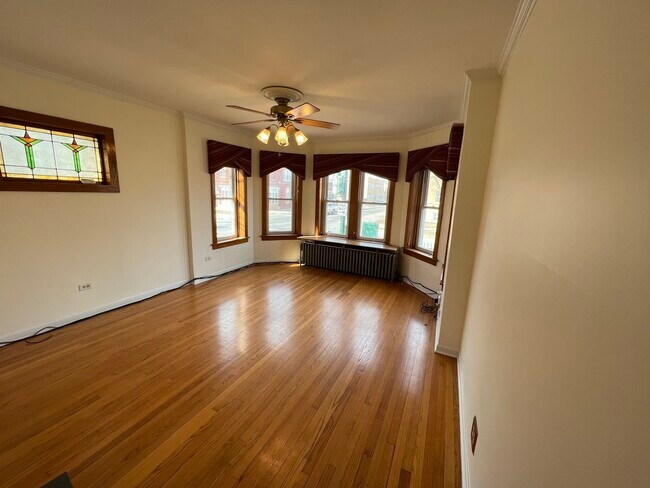 Photo - 3359 N Laramie Ave Unidad 1N