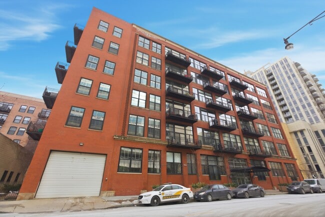 Photo - 525 W Superior St Unit #  0431