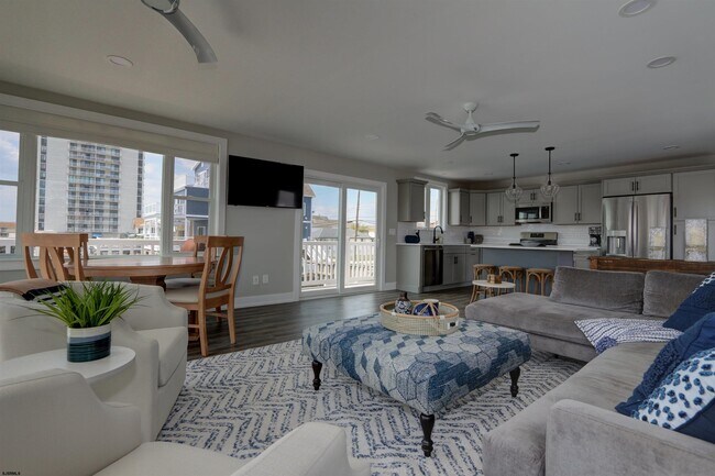 Photo - 152 N Derby Ave