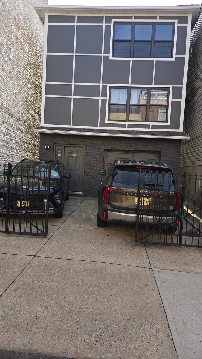 Building Photo - 150 New York Ave