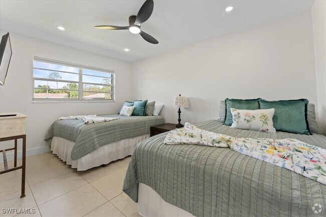 Building Photo - 2250 Poinciana St Rental