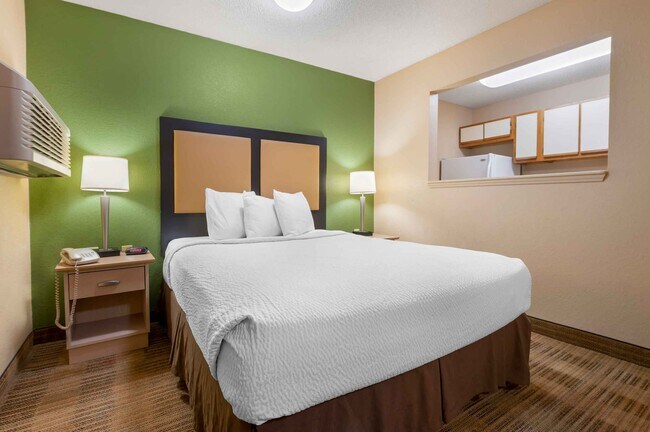Furnished Studio-Detroit - Warren