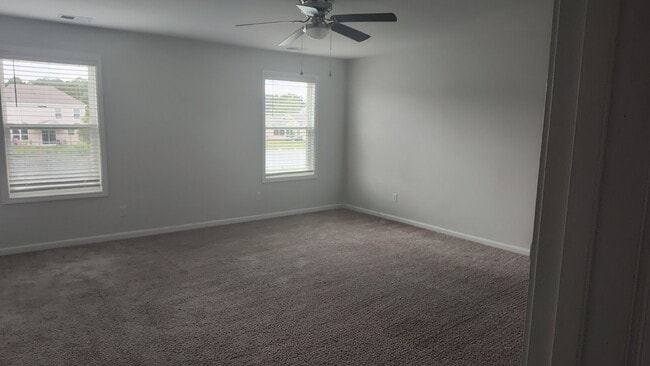 Photo - Huge Well-Kept Home in Guyton