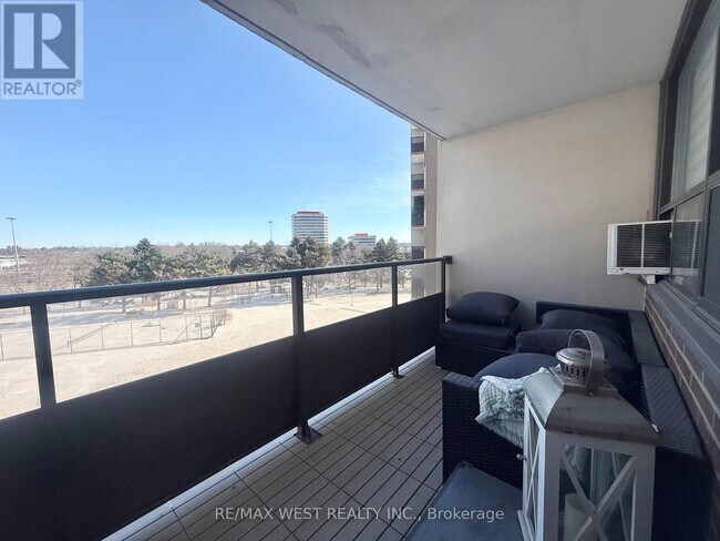 Photo - 451 The West Mall Unit 522